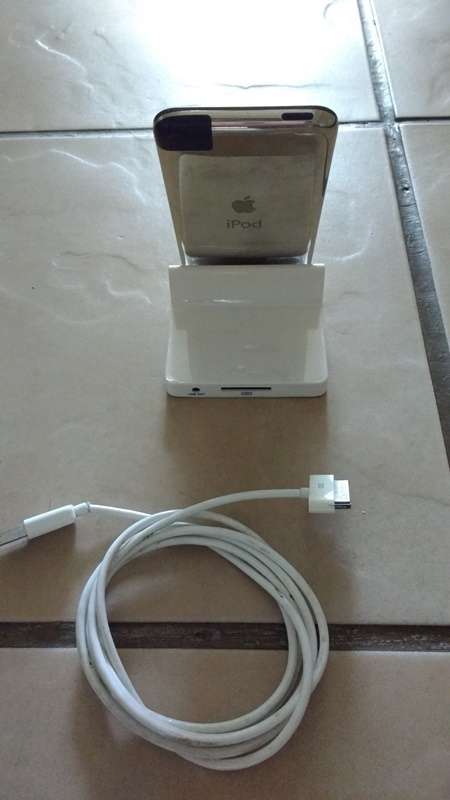 Apple iPod Touch - 8GB - including docking station and cable