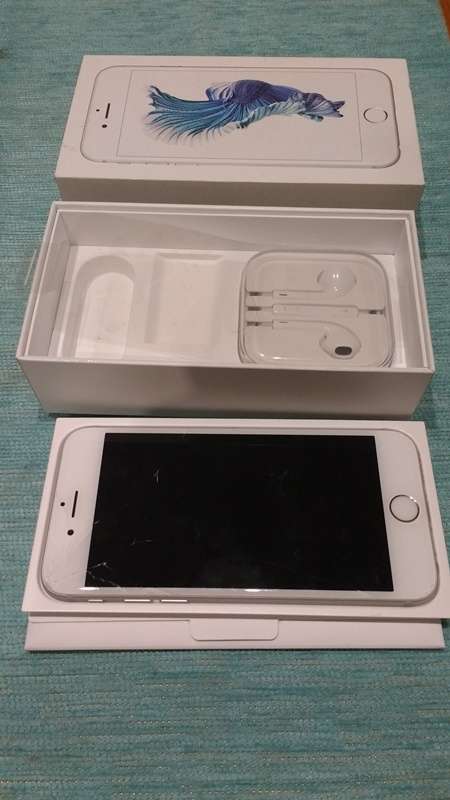 Apple iPhone 6S 64GB (cracked screen)