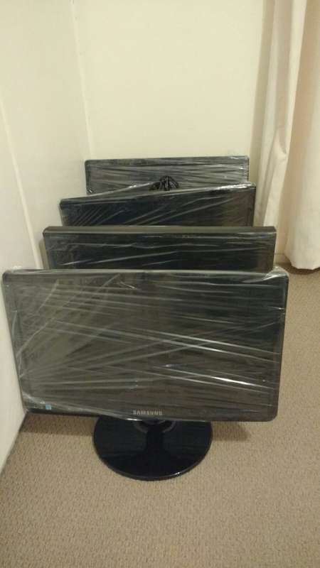 Samsung SyncMaster S100 18.5" LED Screens