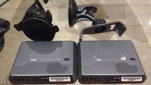 2x Garmin Nuvi 205 + 1x Charger