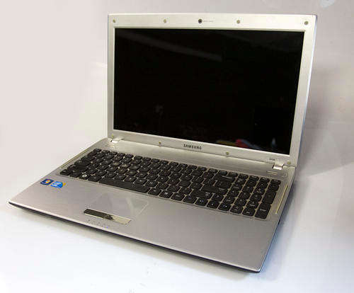 Samsung Q530 Laptop + Samsung Syncmaster 2233GW Monitor