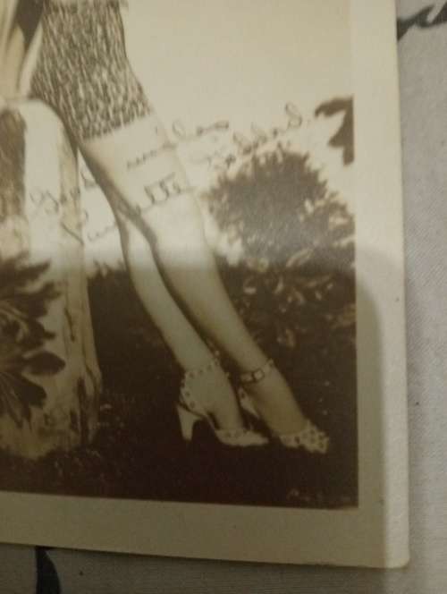 Paulette Goddard original autograph photo postcard