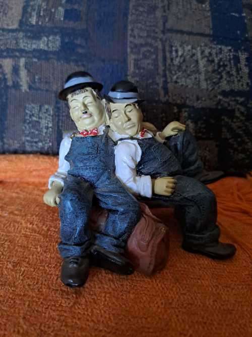 Laurel & Hardy Figurine, sleeping on bench