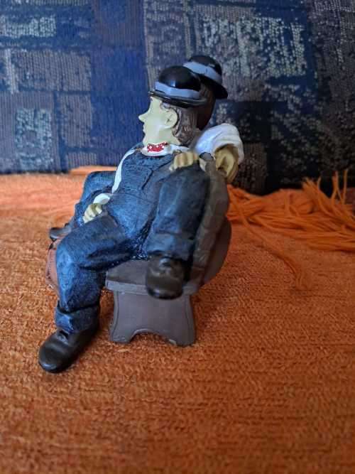 Laurel & Hardy Figurine, sleeping on bench