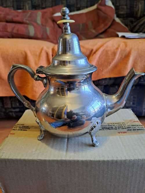 Hadj Bennani metal Argente Tea Kettle