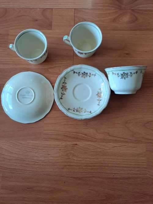 Alfred Meakin Teapot, 6 saucers, 2 cups 1 sugar bowl