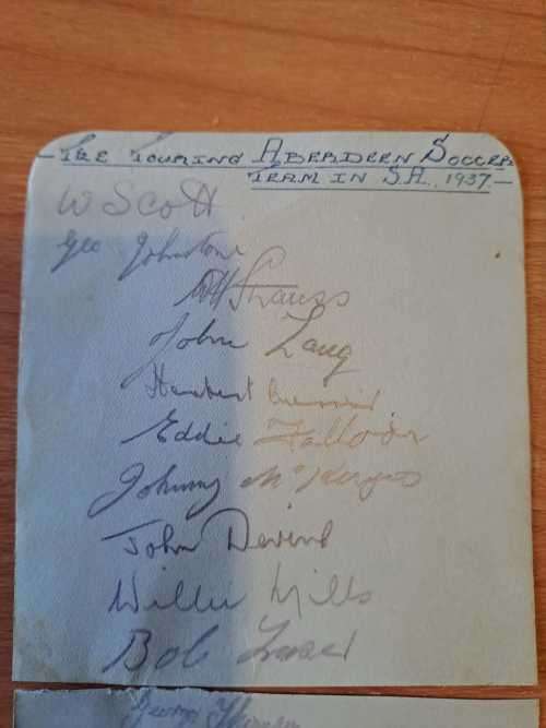 1937 Aberdeen Soccer Team in SA, 14 original autographs