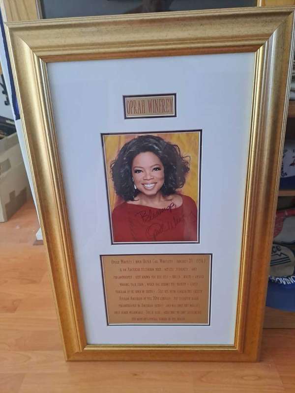Oprah Winfrey stunning colour photo, Original Autograph, Framed