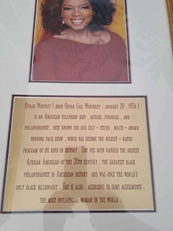 Oprah Winfrey stunning colour photo, Original Autograph, Framed