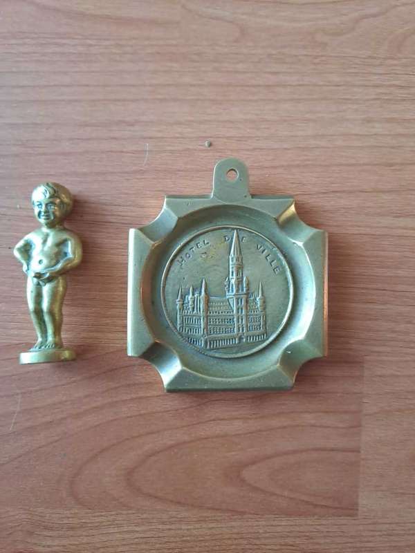 Belgian `Mannekin pis` solid brass ashtray, Hotel de Ville