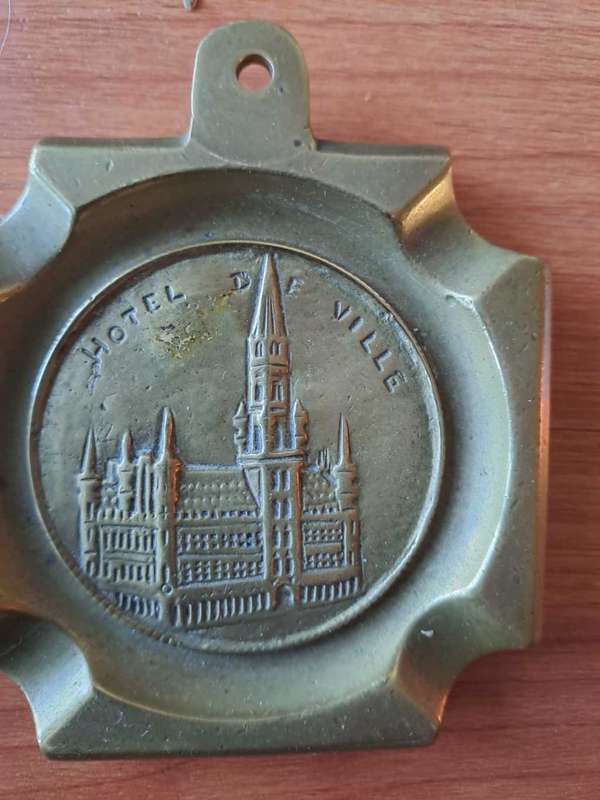 Belgian `Mannekin pis` solid brass ashtray, Hotel de Ville