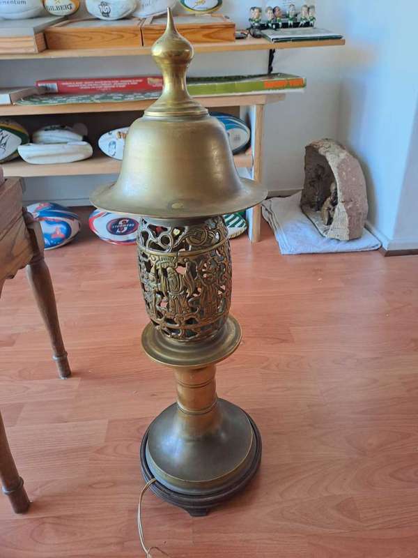 Large Oriental Brass Lamp with loose dome lid