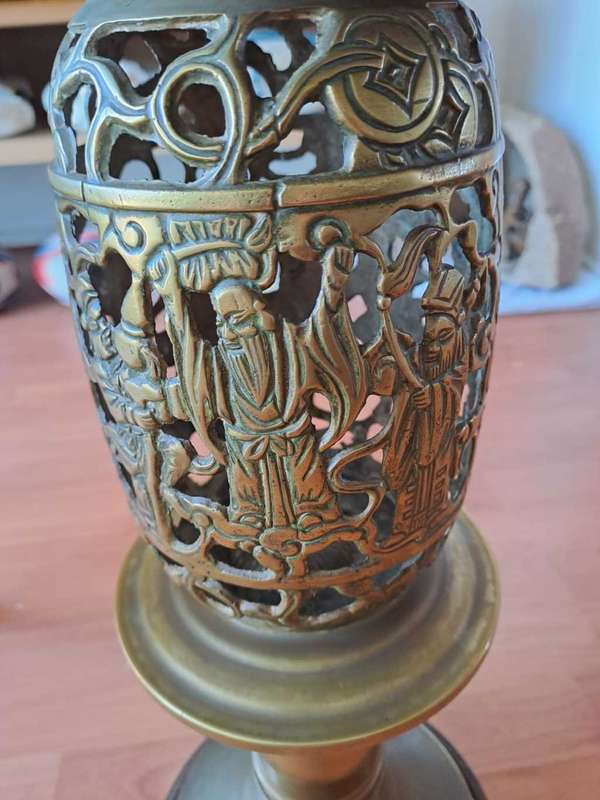 Large Oriental Brass Lamp with loose dome lid