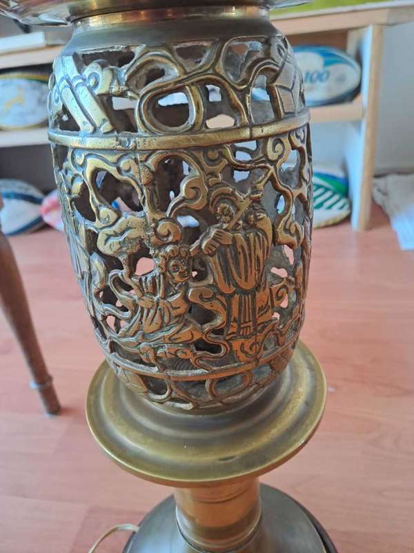 Large Oriental Brass Lamp with loose dome lid