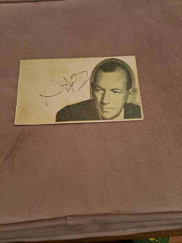 Noel Coward famous British Playwright original signature