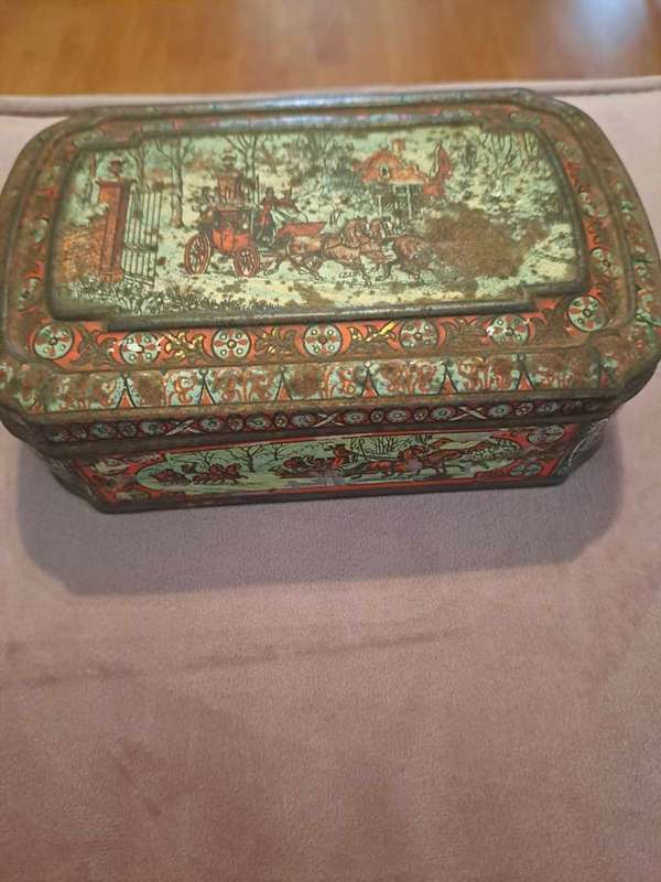 Huntley and Palmers Manufacturers, biscuit tin 1888, Reading and London