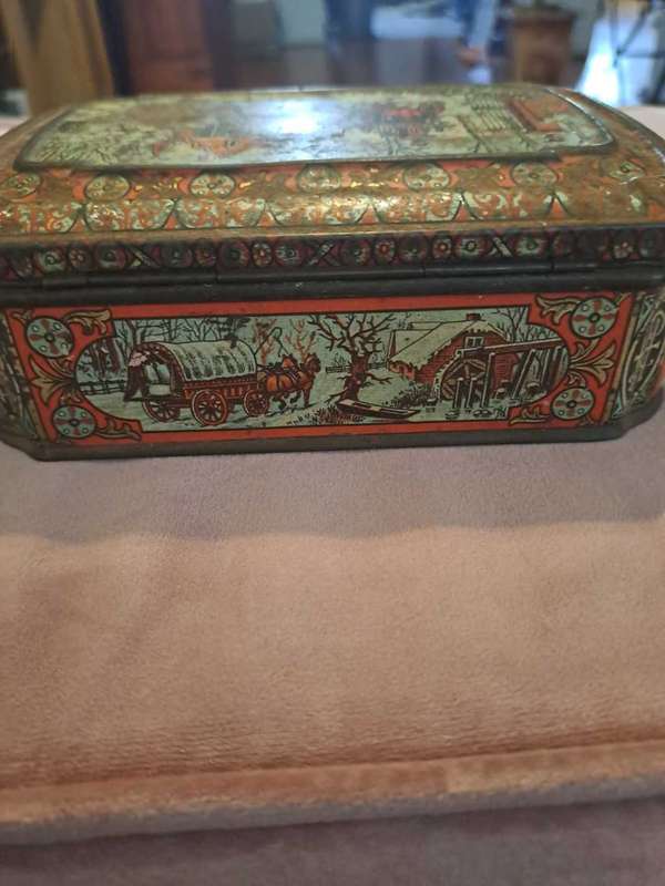 Huntley and Palmers Manufacturers, biscuit tin 1888, Reading and London