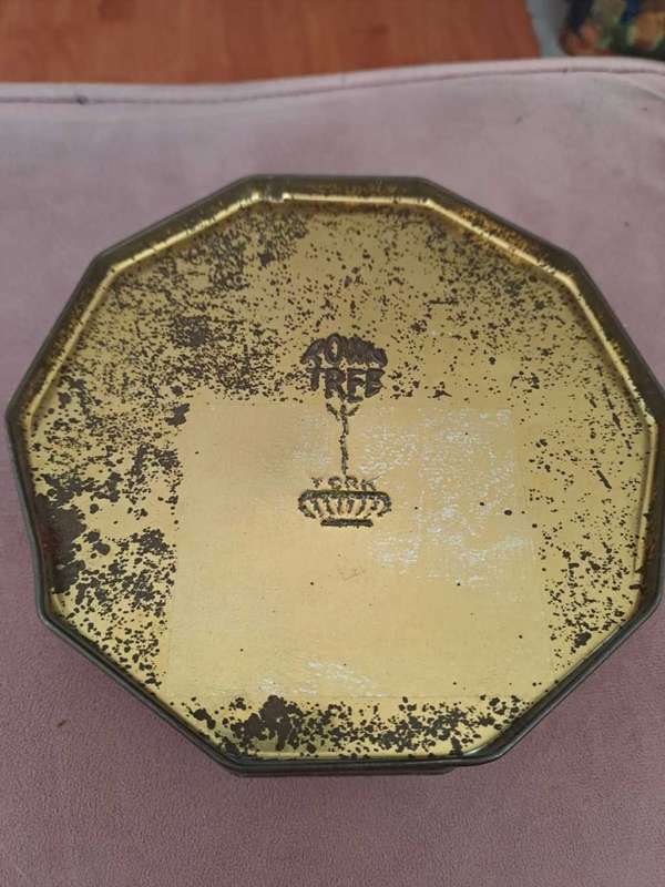 1937 Coronation Souvenir Tin