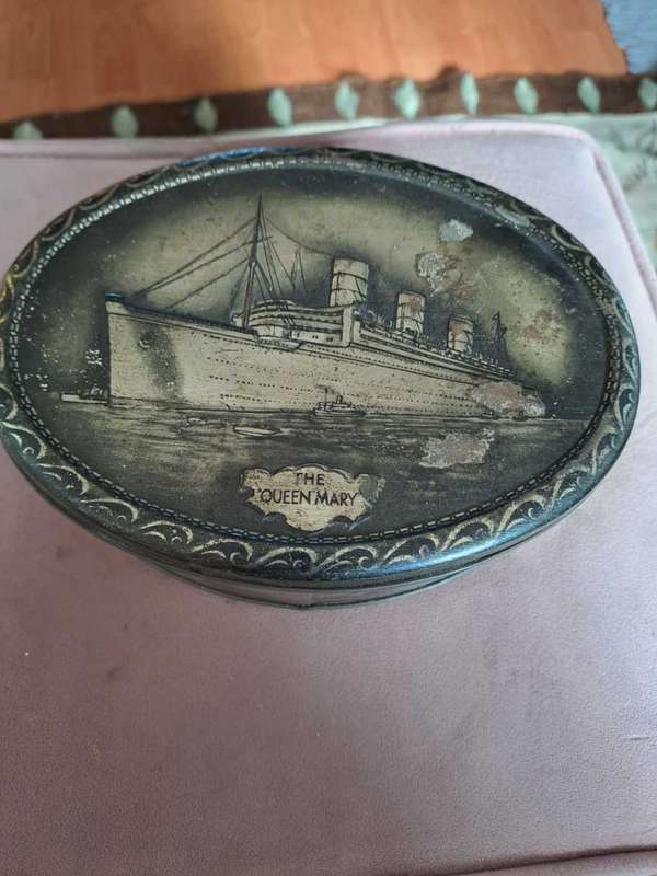 Queen Mary antique tin (6 ships on sides)