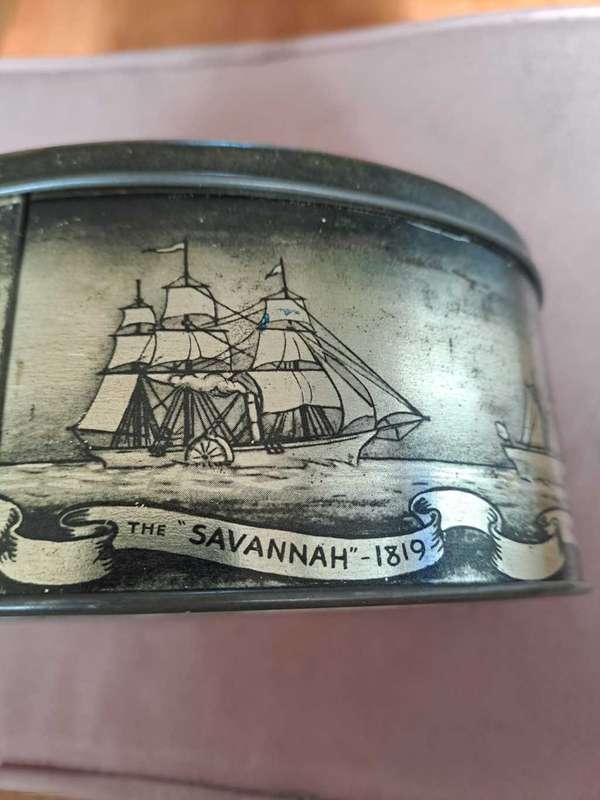 Queen Mary antique tin (6 ships on sides)