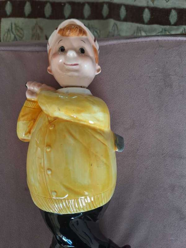 Ceramic Golfer Figure Decanter (no music box)