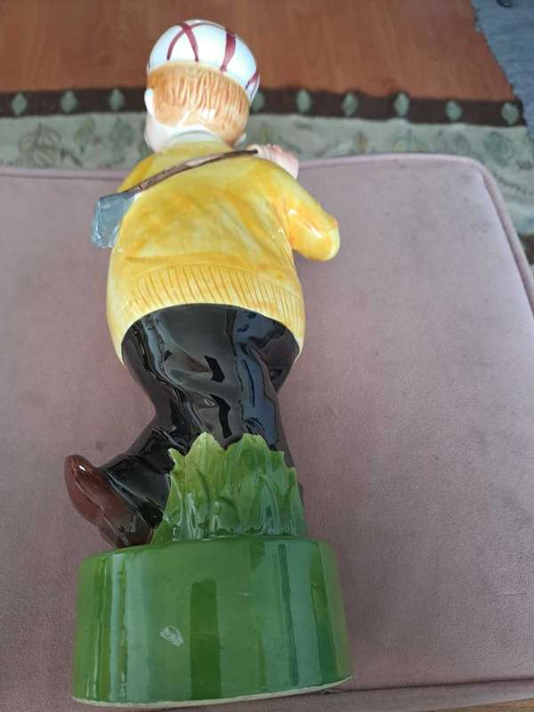 Ceramic Golfer Figure Decanter (no music box)