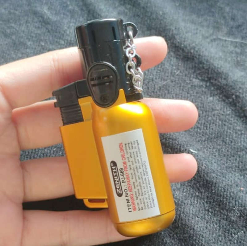 Ignite Lighter Gas Lighter Portable Lighter Windproof Random color