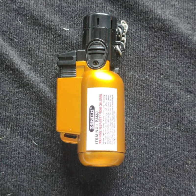 Ignite Lighter Gas Lighter Portable Lighter Windproof Random color