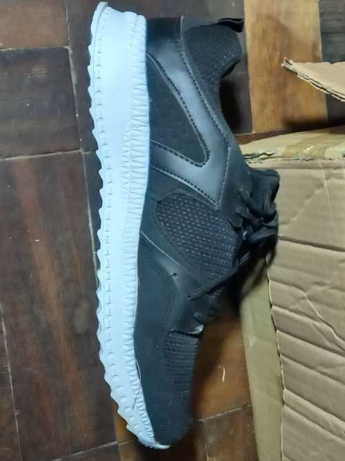Size 8 Takkies