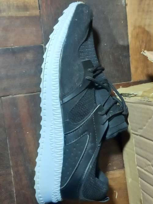 Size 8 Takkies