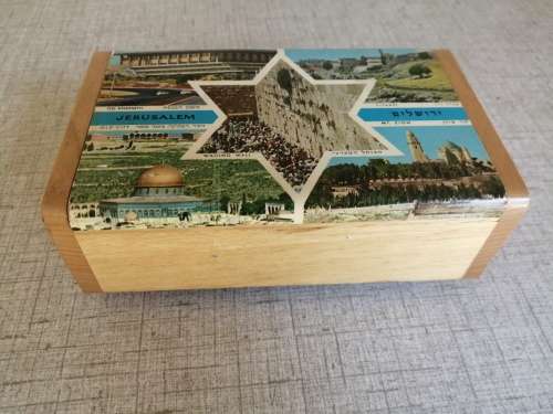 Footed music box from Israel