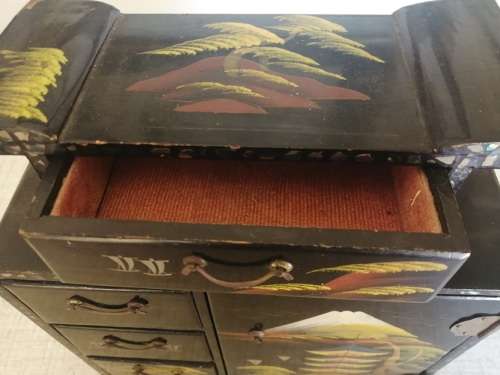 Absolutely Stunning Japanese style musical jewelery box