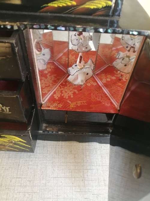 Absolutely Stunning Japanese style musical jewelery box