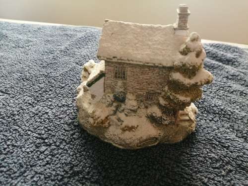 Highly collectable Penthouse Pavement Handcrafted cottage from 1990