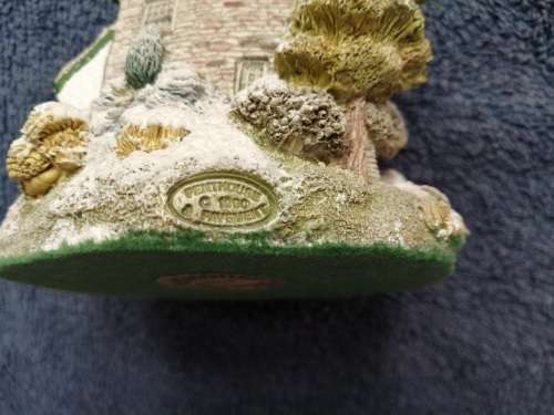 Highly collectable Penthouse Pavement Handcrafted cottage from 1990