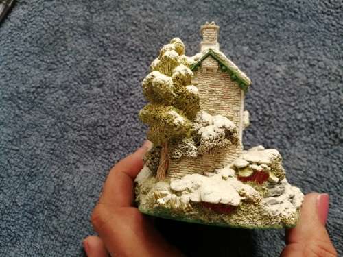 Highly collectable Penthouse Pavement Handcrafted cottage from 1990