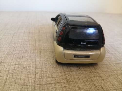 Maisto Smart Forfour scale 1/35