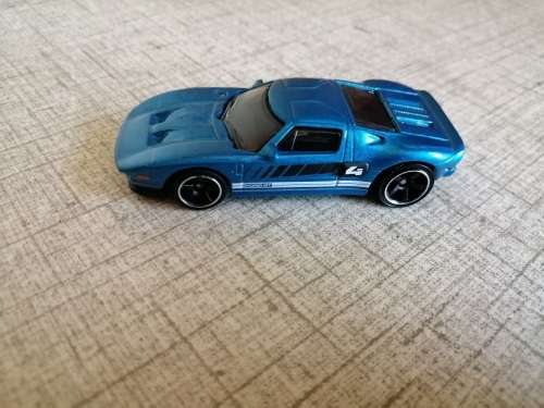 2004 Matchbox 2005 Ford GT