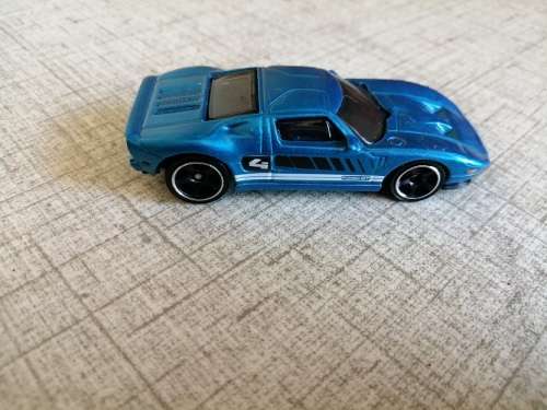 2004 Matchbox 2005 Ford GT