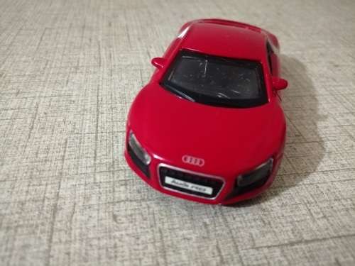 Bburago Audi R8 scale 1/43