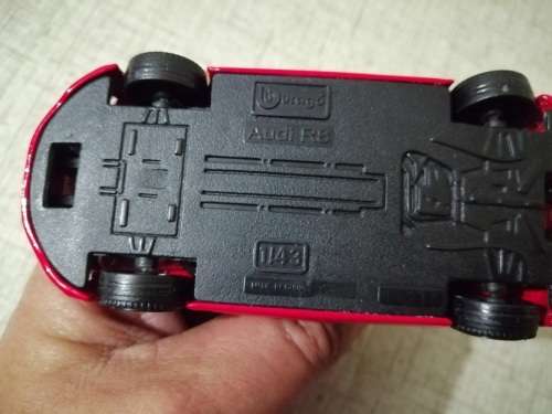 Bburago Audi R8 scale 1/43