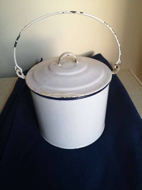 Vintage enamel Billy can