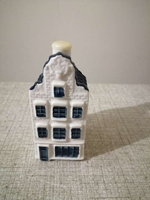 KLM No. 72 sealed collecters house