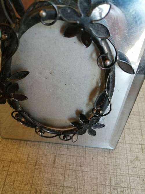 Stunning mirror picture frame