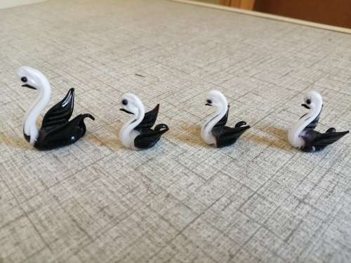 Stunning vintage miniature glass swans, printers tray size