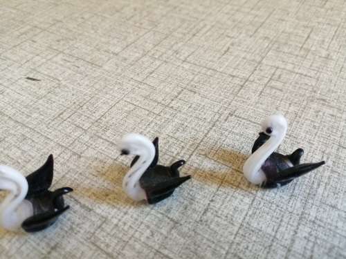 Stunning vintage miniature glass swans, printers tray size