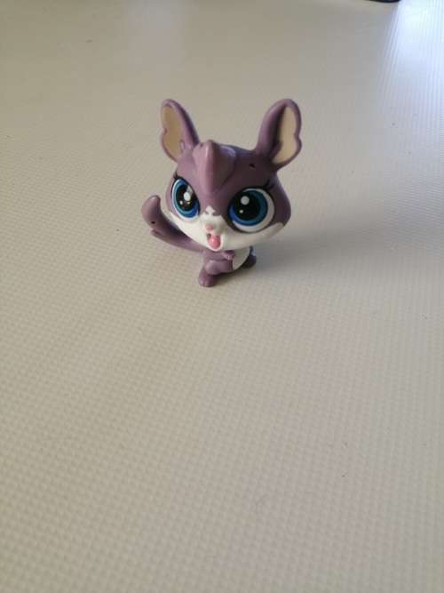 Littlest Pet Shop Bree Nibbleson Chinchilla