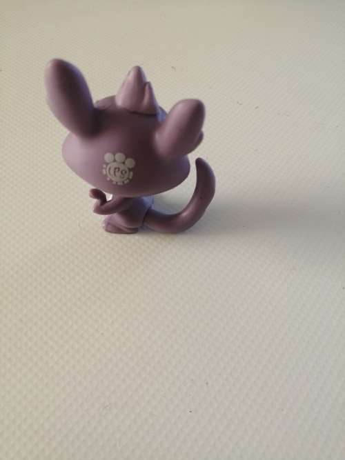 Littlest Pet Shop Bree Nibbleson Chinchilla