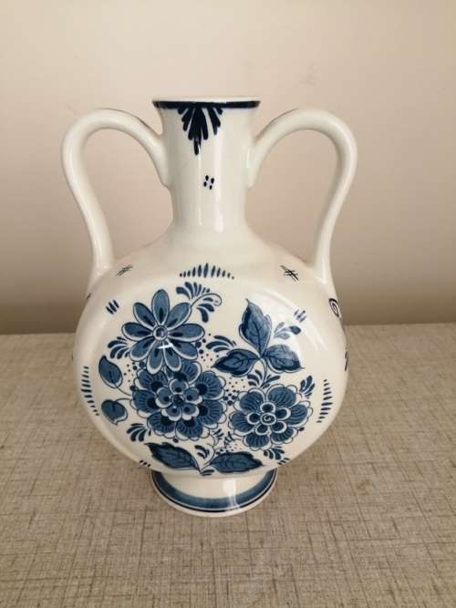 Lovely Delft vase