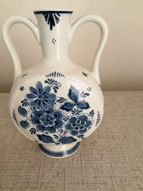 Lovely Delft vase